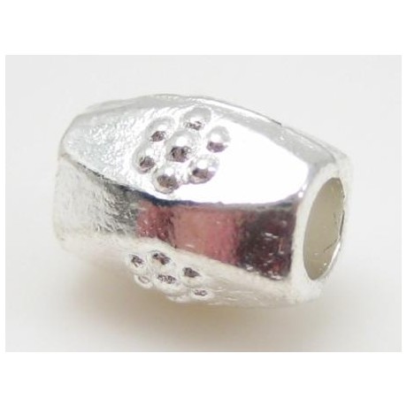 flot sølv perle med mønster  8 mm / 2,5 mm hul - 3 stk