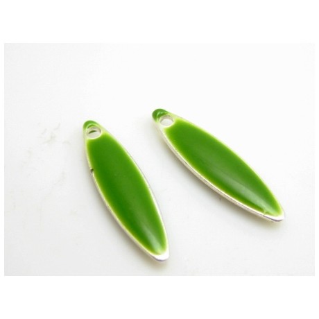 Emalje vedhæng 15 x 5 mm  grøn - 2 stk