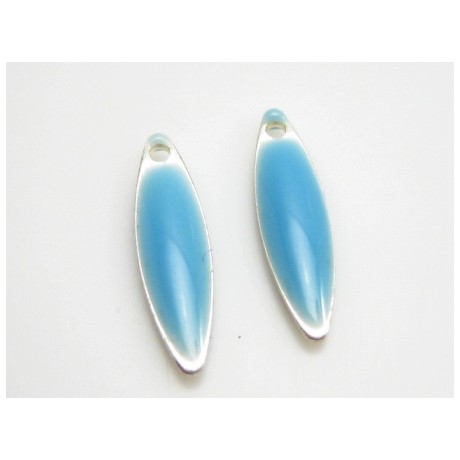 Emalje vedhæng 15 x 5 mm lys blå - 2 stk