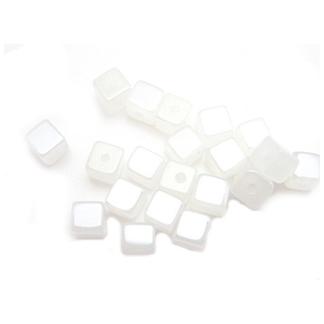 Firkantet glasperle 4 x 4/ 1 mm - mælkehvid-  20 STK